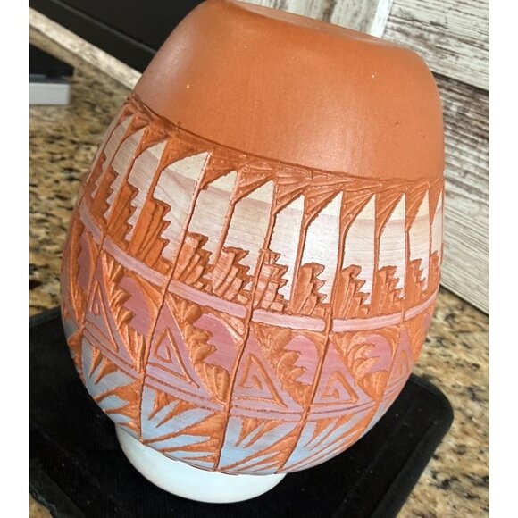 Navajo Art Pottery Vase Terracotta Etched Vintage 6” - Picture 7 of 9